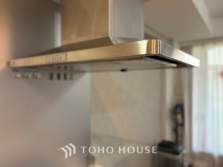 キッチン 上質な素材に囲まれたキッチンは、穏やかな時間が流れる特別な空間。洗練された料理が生まれる場所です。