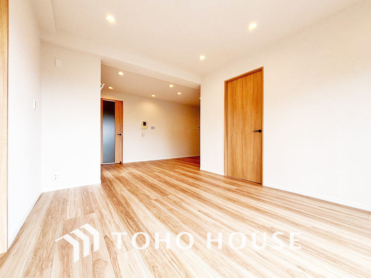 内装 広がりのある住空間、家族が集まるリビング・ダイニング