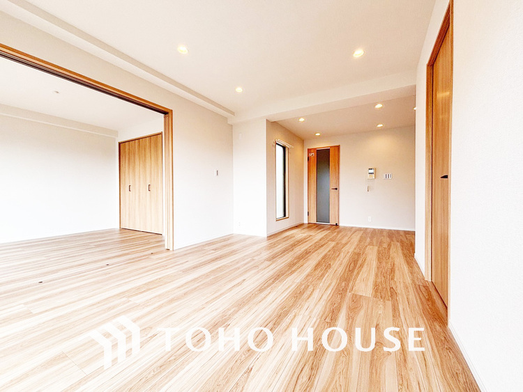 内装 シンプルな内装は落ち着きのある空間