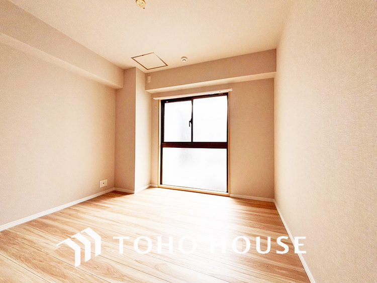 内装 採光もある洋室は、くつろぎのひと時を過ごすのにぴったり