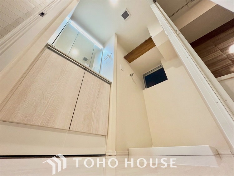 洗面 【光に飛び込む】ドアを開けるとそこは光が包むあたたかい空間。リビングの居住スペースに注目が集まりがちですが、それぞれの居室にも最大限の配慮がなされています。