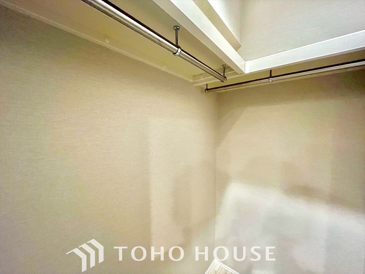 収納 ほんのりとほのかな光が優しく僕らを包み込む、穏やかな時間。リビングで過ごす至福の一時。丁寧にひかれた豆をじっくりと蒸らし、おいしく一杯を堪能する。