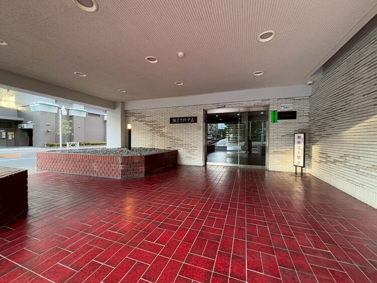 その他 上質感漂う玄関アプローチです。