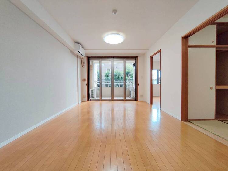 居間 充実した生活は伸びやかな居室空間から始まります。