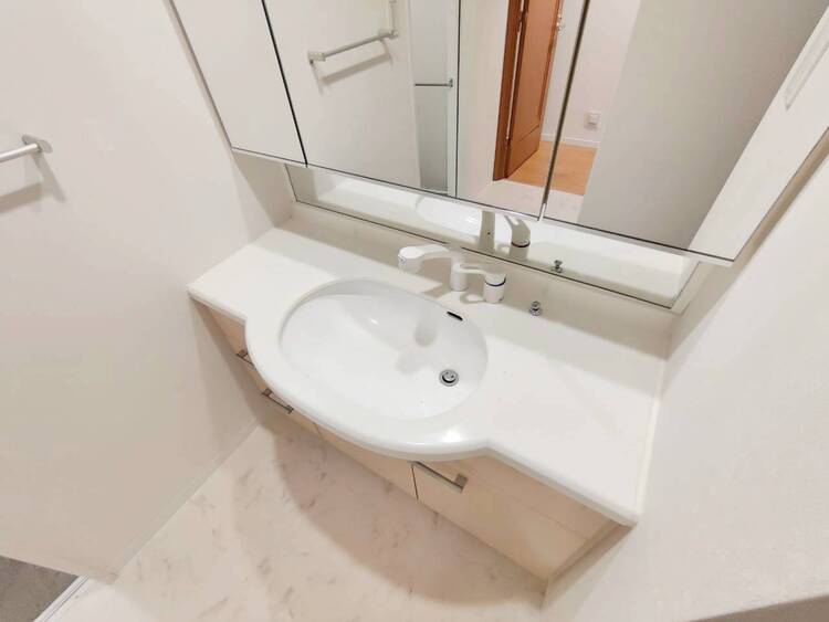 洗面 清潔感を感じられる洗面化粧台。