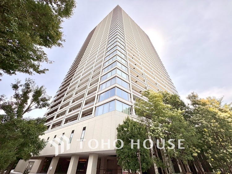 外観 【APPEARANCE】◆陽光◆が差し込む。この開放的な空間に家族の笑顔が集う。家族が一緒に過ごす空間は明るく、そして居心地よく。