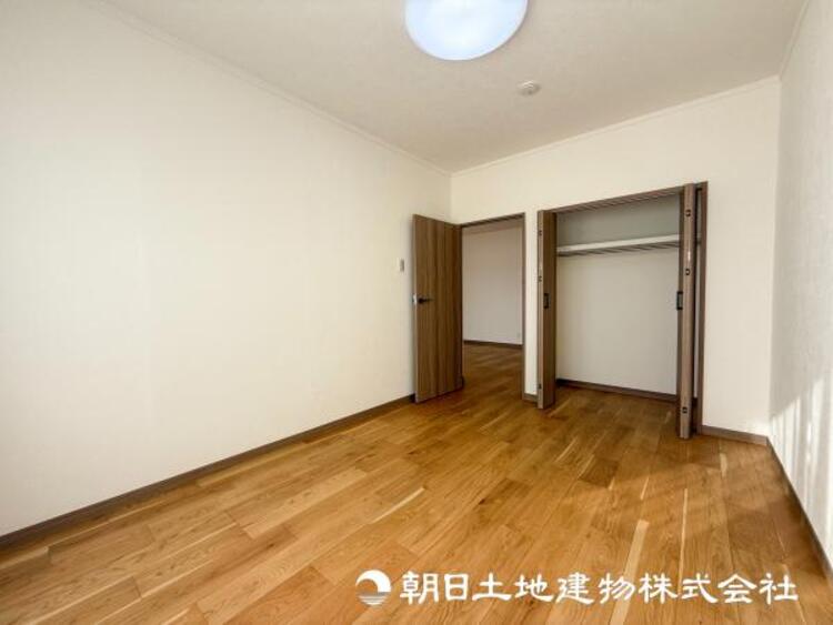 内装 【洋室】爽やかな空間演出とセンス良く纏められた室内は寛ぎ空間でなければなりません。妥協せずにまとめ上げました。