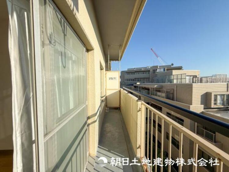 バルコニー 【バルコニー】日々の暮らしの中で当たり前のように光と風を演出してくれるバルコニー、開放的な空間を独占して癒されてください