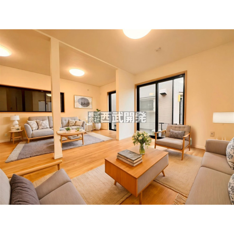 居間 配置してある家具や小物はCGによるイメージです