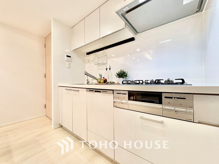 キッチン 【cooking papa is here】料理が苦手な人でも、チャレンジしてみたくなるワイドスパンのキッチン。家族の食卓がここから始まる。