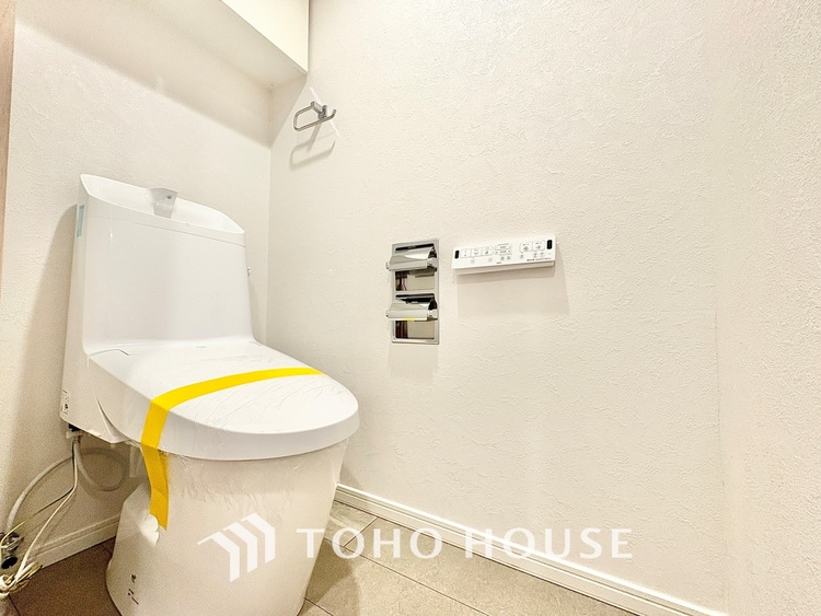 トイレ 【some philosophy was born from here】思索もできる空間。トイレのそんな側面も評価されていい時代かなと。