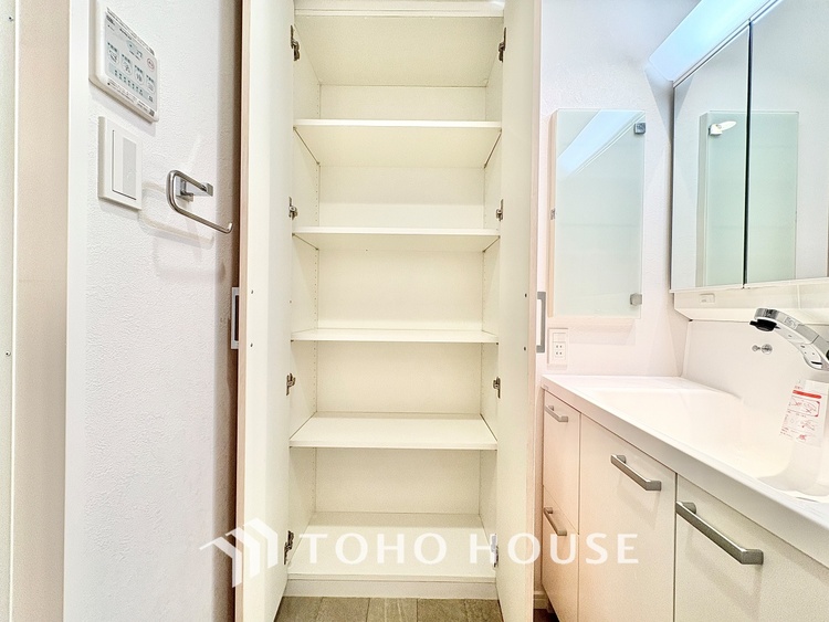 収納 【a closet full of dreams】しまいきれない思い出はクローゼットに。いつでも取り出せる広さが生活を彩る。