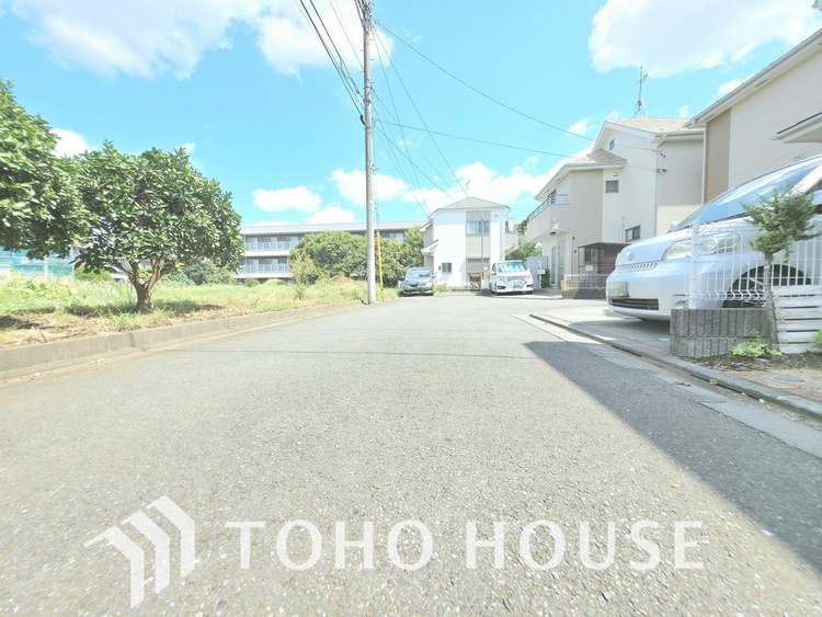 その他 広々とした空が広がり、開放的な景色を楽しめます。近くに建物がなく、日当たりも良好。遠くまで見渡せる眺望で、心地よい風を感じられます。