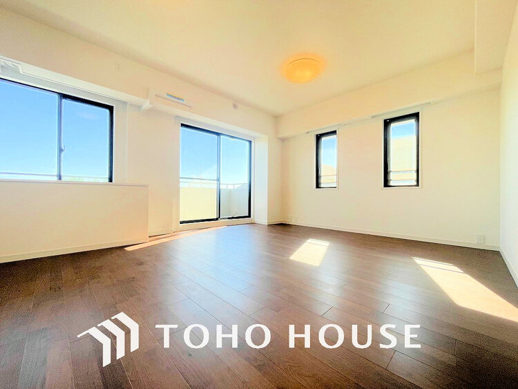 内装 家族みんなが爽やかに過ごせるように、光をたっぷり取り込んだLDK