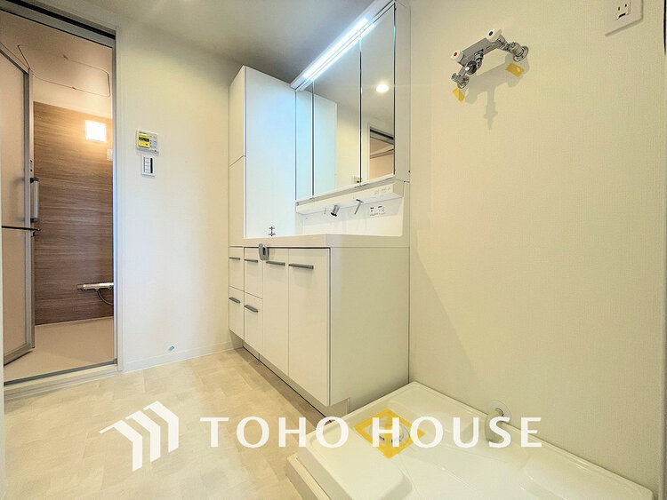 洗面 清潔感のある洗面室で朝の身支度を