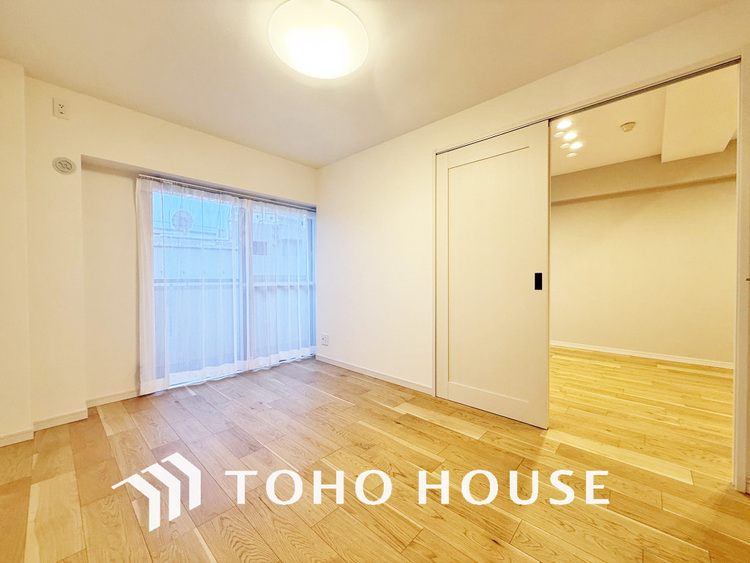 内装 採光もある洋室は、くつろぎのひと時を過ごすのにぴったり