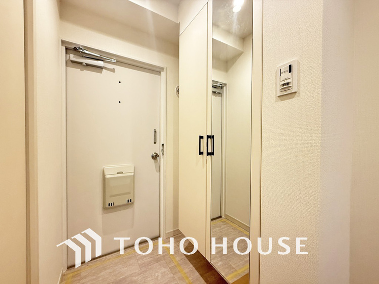 玄関 落ち着いた雰囲気の玄関、家族の帰りを暖かく迎えてくれます