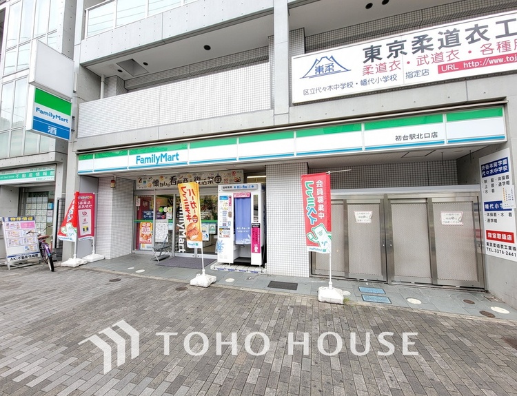 周辺 ファミリーマート 初台駅北口店　距離140ｍ