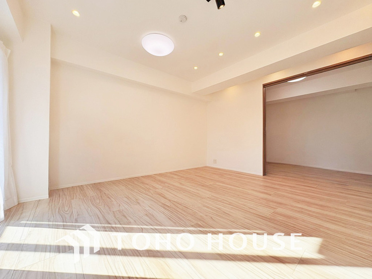 内装 広がりのある住空間、家族が集まるリビング・ダイニング