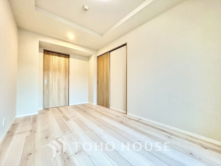 内装 光に包まれるように設計された空間。太陽の光が爽やかな目覚めを誘う。きっと今日も素敵な1日に。