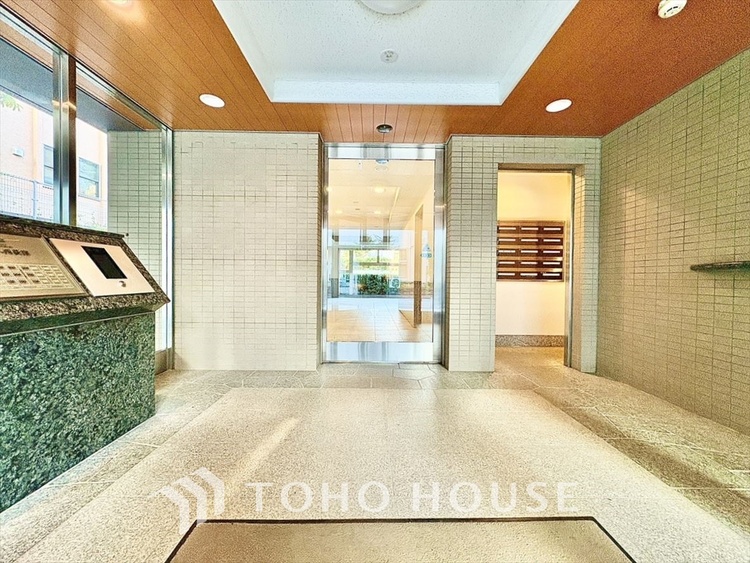 エントランス エントランスはマンションの顔。清潔感、存在感のあるエントランスは居住者の心を豊かにする。