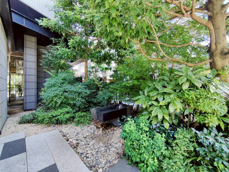 その他 マンションの敷地内には、中庭もございます。