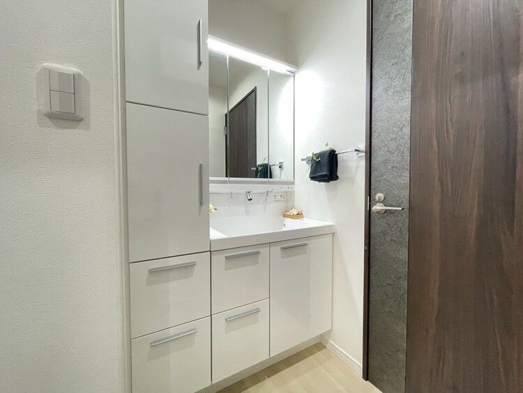 その他 清潔感を感じられる洗面化粧台。