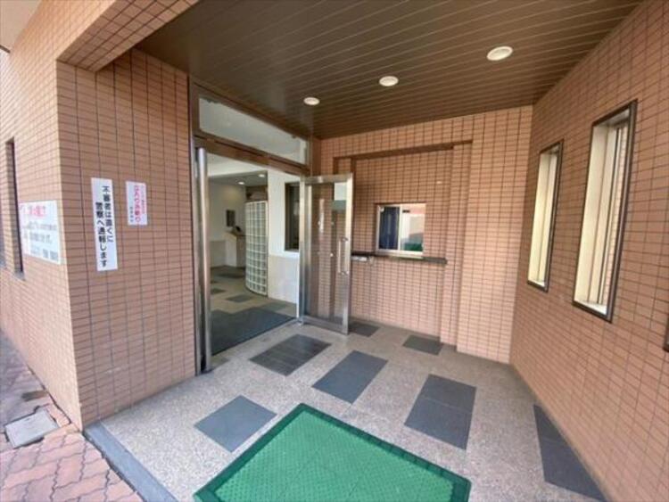 エントランス エントランスは、まさに顔となる場所。シンプルながらも格調高い雰囲気を漂わせて上質な空間。