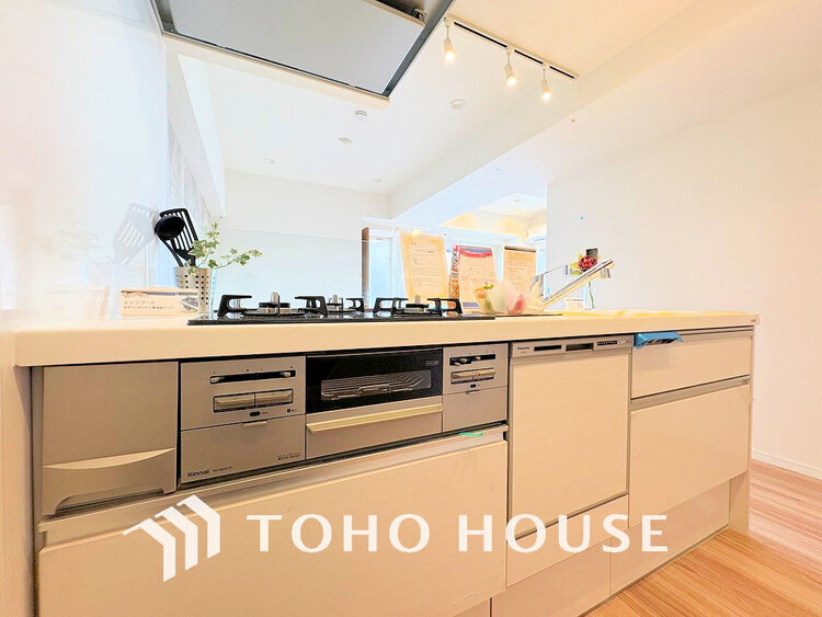 キッチン シンプルな部屋の雰囲気に溶け合うナチュラルキッチン