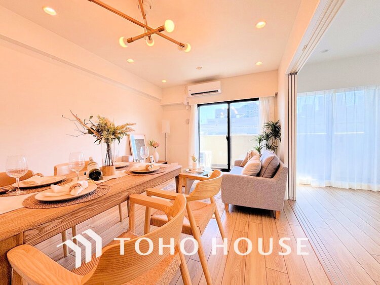 内装 広がりのある住空間、家族が集まるリビング・ダイニング