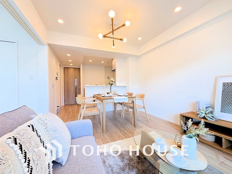 内装 上質な時間を育む暮らしのメインステージ。寛ぎとコミュニケーションを育む居心地のよい場所