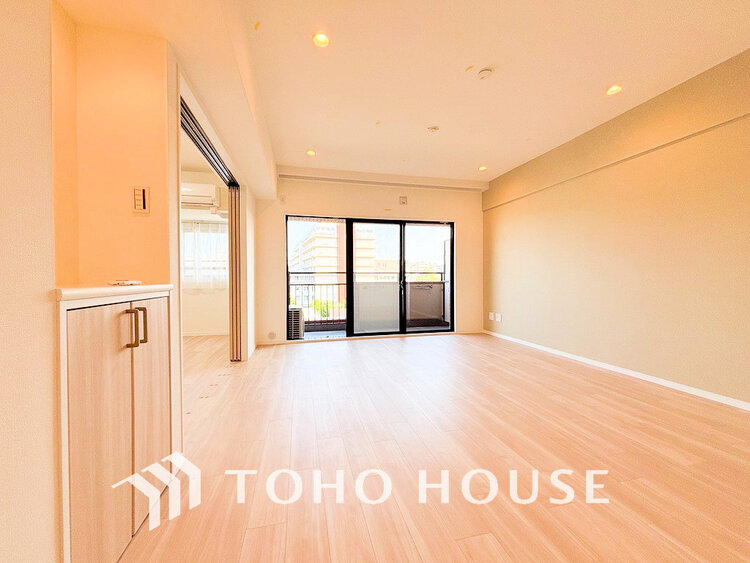 内装 家族みんなが爽やかに過ごせるように、光をたっぷり取り込んだLDK