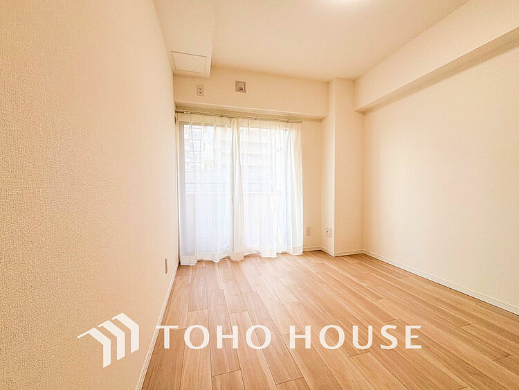 内装 採光もある洋室は、くつろぎのひと時を過ごすのにぴったり