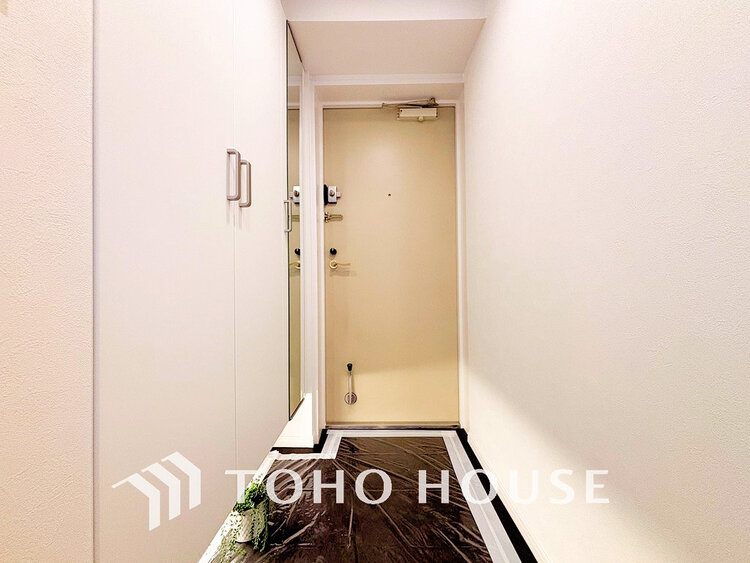 玄関 落ち着いた雰囲気の玄関、家族の帰りを暖かく迎えてくれます