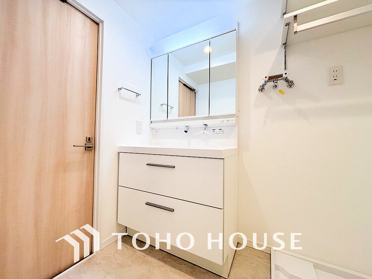 洗面 清潔感のある洗面室で朝の身支度を