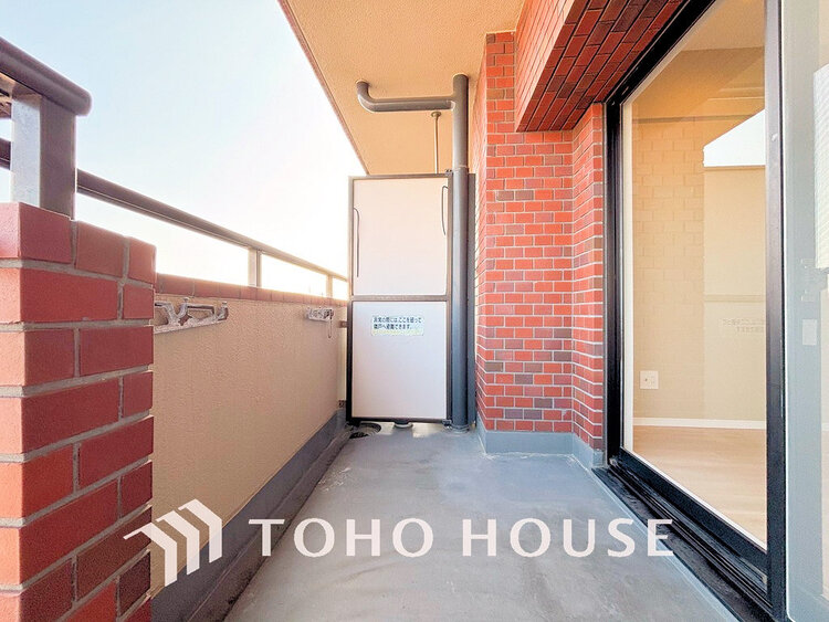 バルコニー 日当たりの良いバルコニーで晴れの日の洗濯物も楽しみになりますね