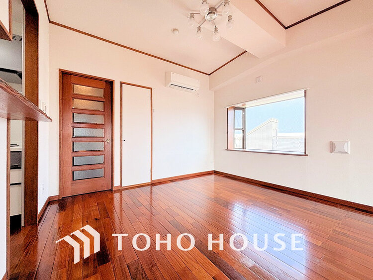 内装 シンプルな内装は落ち着きのある空間・ゆったりとした家族とのひとときを過ごせます