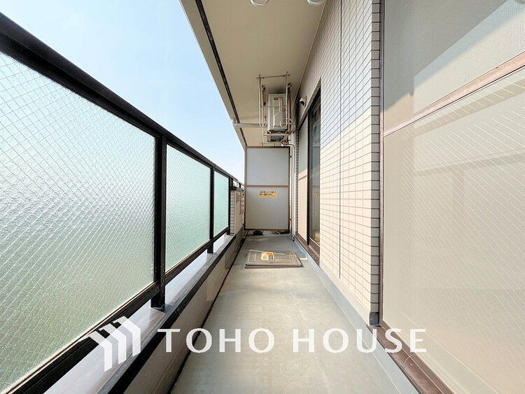 バルコニー 日当たりの良いバルコニーで晴れの日の洗濯物も楽しみになりますね