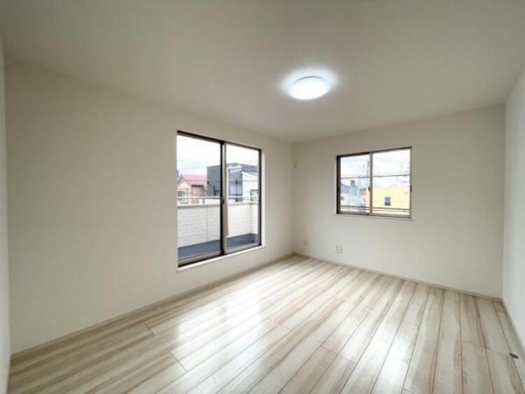 内装 柔らかな色合いに優しく包まれ、リラックスタイムを送れる寝室 