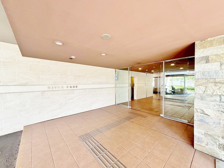 エントランス エントランス内部は、管理が行き届き清潔な共有スペースとなっています。