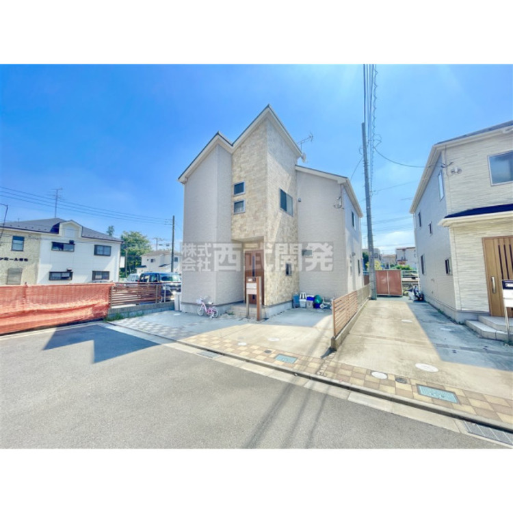 外観 前面道路は、通り抜けできない道路となっております。