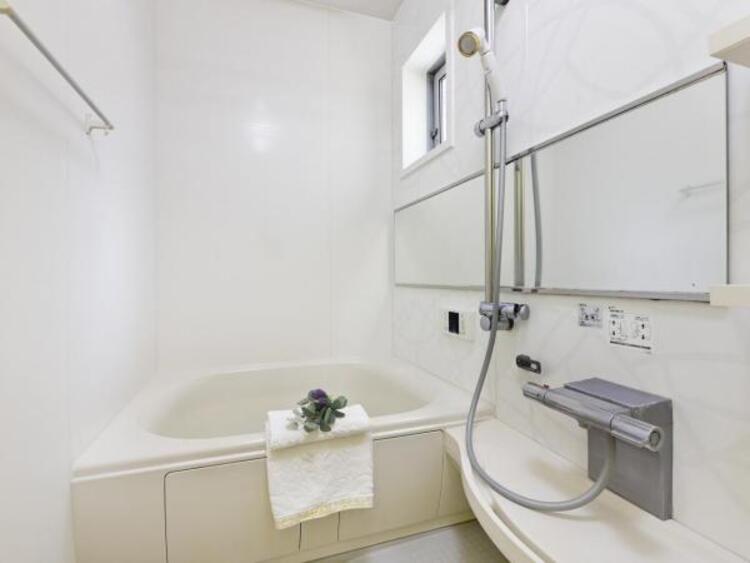 風呂 １日の疲れを癒してくれる広々とした浴室は癒しの空間としてカスタマイズが可能です。