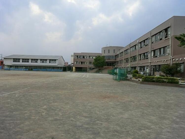 周辺 川崎市立井田中学校　1470ｍ