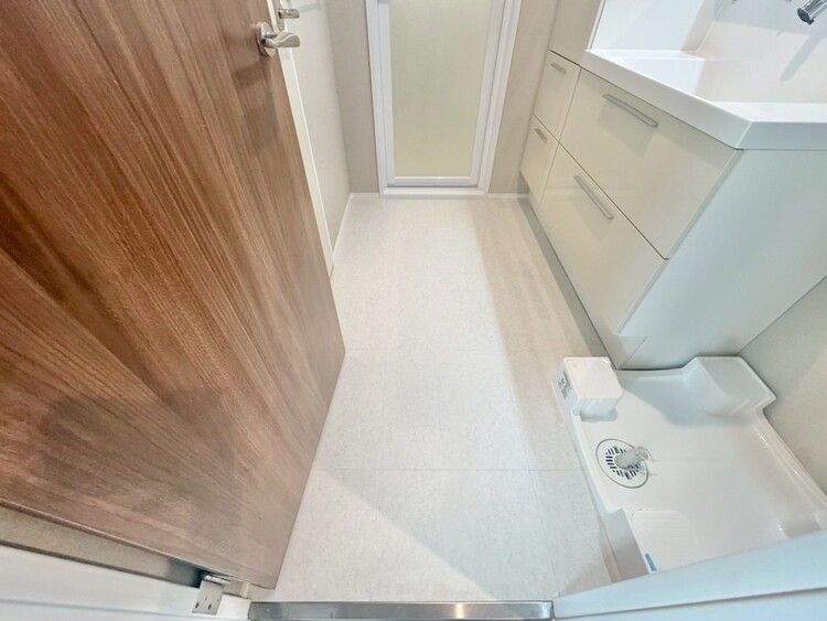 その他 十分な広さの脱衣所。