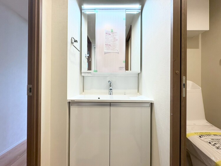 その他 清潔感を感じられる洗面化粧台。