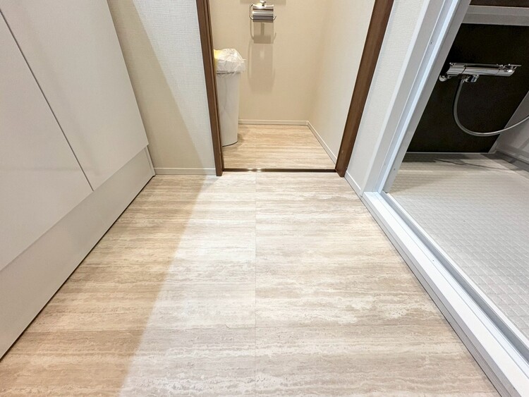 その他 十分な広さの脱衣所。