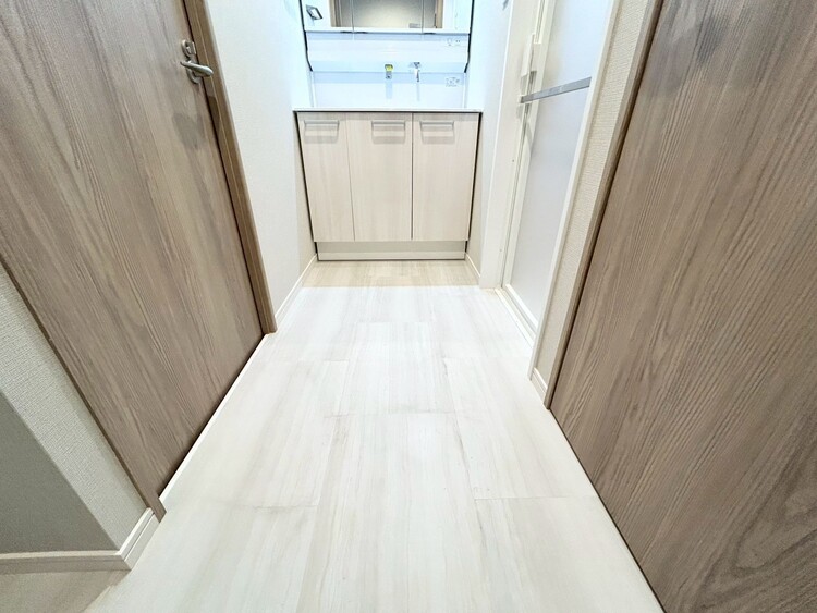 その他 十分な広さの脱衣所。