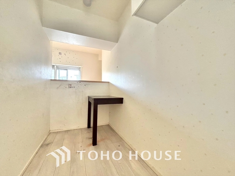 内装 《改装中》風の通り道。舞い込んでくる風が優しく躍り、室内に爽やかな空気を運んでくる。