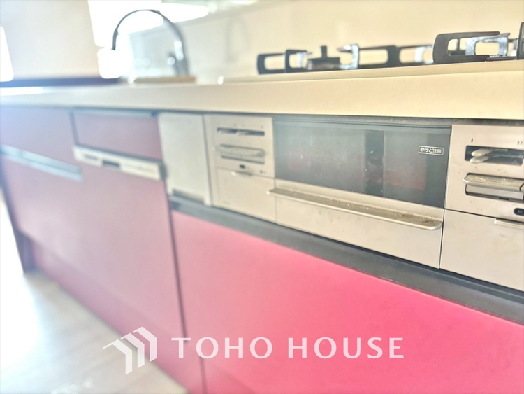 キッチン 《改装中》◆食洗機◆お子様の面倒を見れる時間が増え時短になります。加えて手荒れも防げてしかも節水が高い為、大変人気があり重宝します。