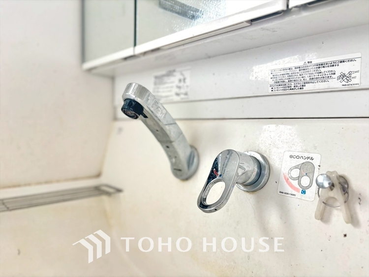 洗面 《改装中》気持ちの良い朝をつくりだし、夕方には笑顔を取り戻させてくれるミラー。パウダールームはいつでも本来の自分を取り戻せる空間。明るく仕上げてあります。